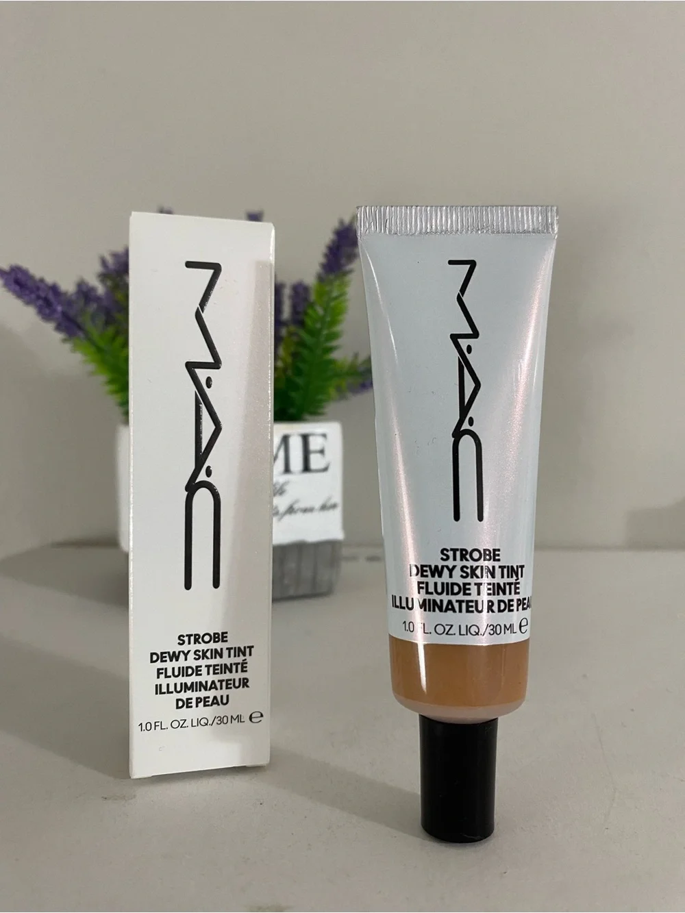 Deep 1 ~ MAC Strobe Dewy Skin Teint, Full Size, 1 OZ / 30 ML